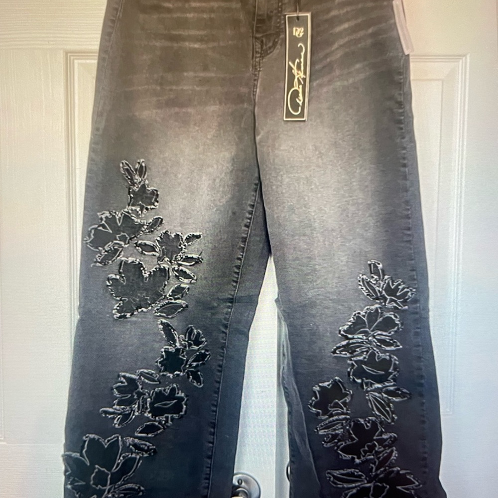 NWT DG2 by Diane Gilman Wide leg Jeans Black embroidered